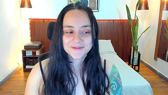 Snapshot of KatherineBond chatting on October 30, 10:00 pm KatherineBond online show from October 30, 10:00 pm