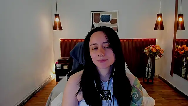 KatherineBond online show from July 22, 6:20 pm