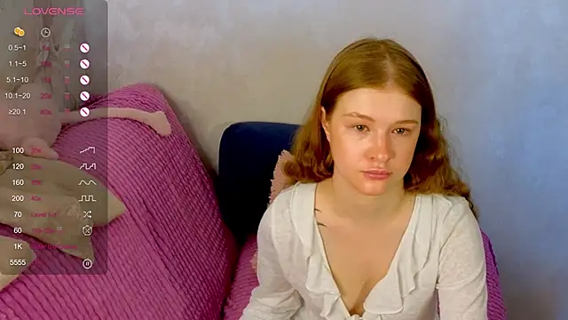 Snapshot of TrissMerigold9 chatting on September 22, 8:13 am TrissMerigold9 online show from September 22, 8:13 am