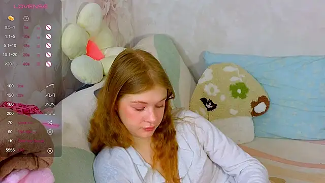 Snapshot of TrissMerigold9 chatting on October 31, 9:35 am TrissMerigold9 online show from October 31, 9:35 am