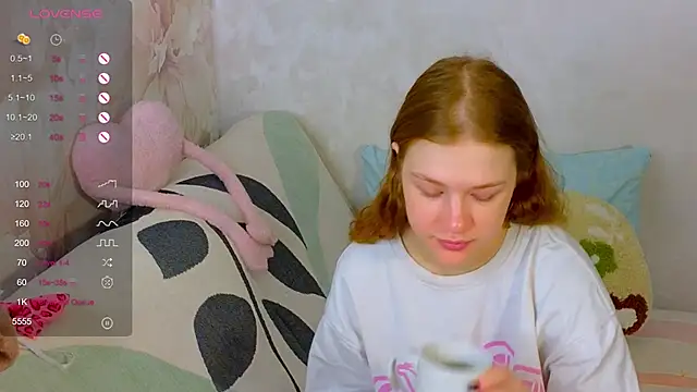 Snapshot of TrissMerigold9 chatting on November 2, 8:40 am TrissMerigold9 online show from November 2, 8:40 am