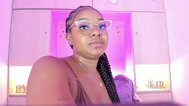 Snapshot of tamaraa_smiith chatting on September 19, 8:19 pm tamaraa smiith online show from September 19, 8:19 pm