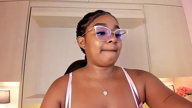 Snapshot of tamaraa_smiith chatting on October 30, 8:10 pm tamaraa smiith online show from October 30, 8:10 pm