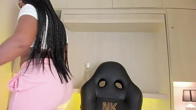 tamaraa smiith online show from February 17, 7:46 pm