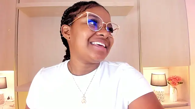 Snapshot of tamaraa_smiith chatting on November 1, 7:40 pm tamaraa smiith online show from November 1, 7:40 pm