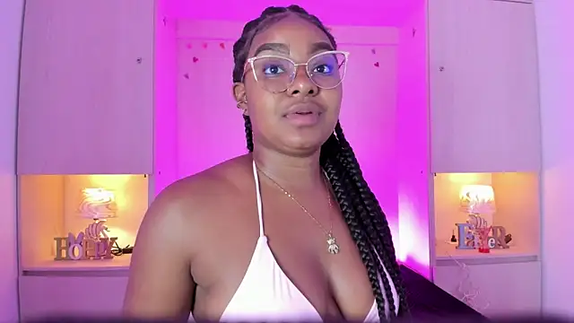 Snapshot of tamaraa_smiith chatting on October 11, 8:22 pm tamaraa smiith online show from October 11, 8:22 pm