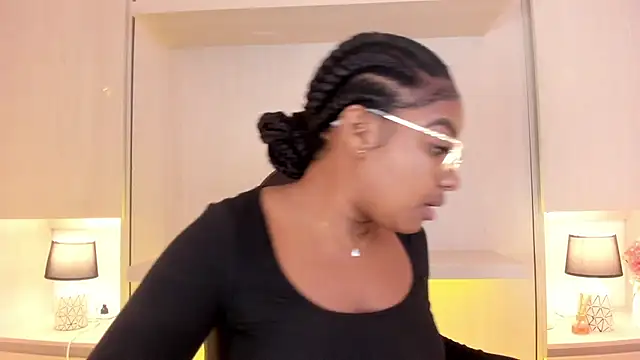 Snapshot of tamaraa_smiith chatting on October 29, 8:00 pm tamaraa smiith online show from October 29, 8:00 pm