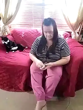 Snapshot of Bayou_Woman68 chatting on September 19, 6:18 pm Bayou Woman68 online show from September 19, 6:18 pm