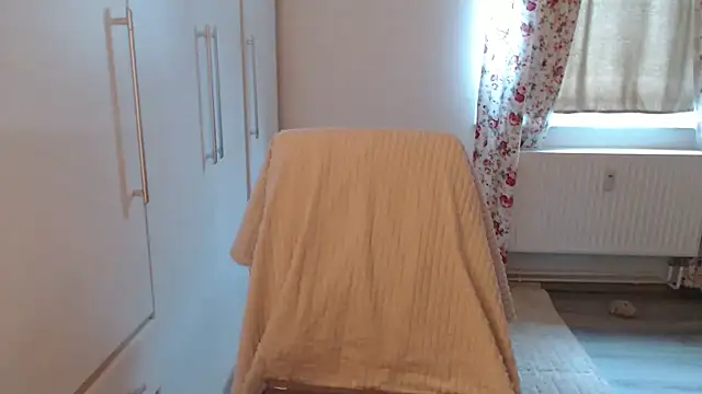 Snapshot of Davinja chatting on October 9, 12:09 pm Davinja online show from October 9, 12:09 pm