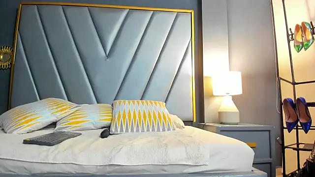 Snapshot of BrendaAdams_ chatting on October 23, 10:54 am BrendaAdams online show from October 23, 10:54 am