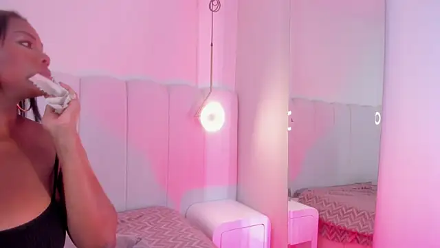 Snapshot of _huge_boobs_ebony chatting on September 21, 6:50 pm huge boobs ebony online show from September 21, 6:50 pm