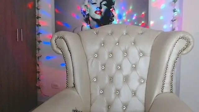 Snapshot of Isabelhot1 chatting on September 29, 9:53 pm Isabelhot1 online show from September 29, 9:53 pm