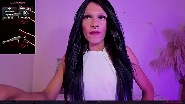 Snapshot of carolinemiller7 chatting on October 5, 3:22 am carolinemiller7 online show from October 5, 3:22 am