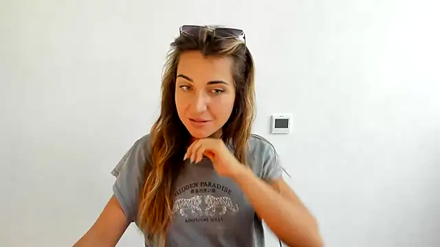 Snapshot of Summmmersky chatting on September 22, 12:14 pm Summmmersky online show from September 22, 12:14 pm