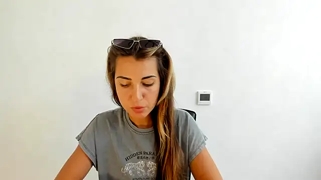 Snapshot of Summmmersky chatting on September 21, 12:04 pm Summmmersky online show from September 21, 12:04 pm