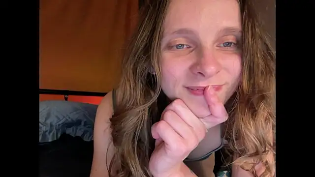 MikkyMoony online show from October 3, 7:30 pm