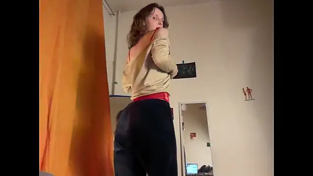 MikkyMoony online show from October 30, 8:10 pm