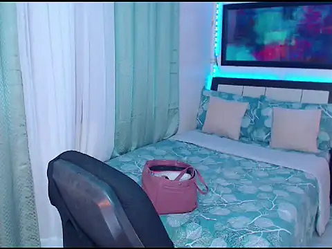 Snapshot of Heavenly_Treats chatting on October 24, 4:41 am Heavenly Treats online show from October 24, 4:41 am