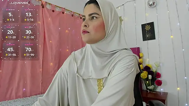 Snapshot of AishaAmin_ chatting on September 22, 12:14 pm AishaAmin online show from September 22, 12:14 pm