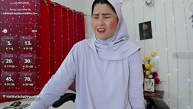 Snapshot of AishaAmin_ chatting on October 24, 12:23 pm AishaAmin online show from October 24, 12:23 pm