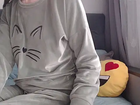  JustmeHere  online show from April 16, 6:35 am