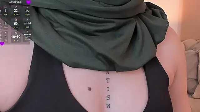 anna-henao online show from April 7, 9:06 pm