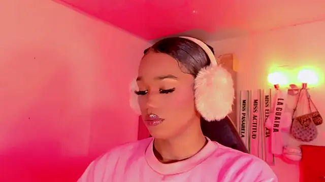 naomy  xx online show from March 5, 7:31 pm