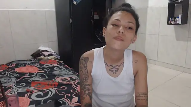 Triogirlhorny  online show from June 20, 1:20 am