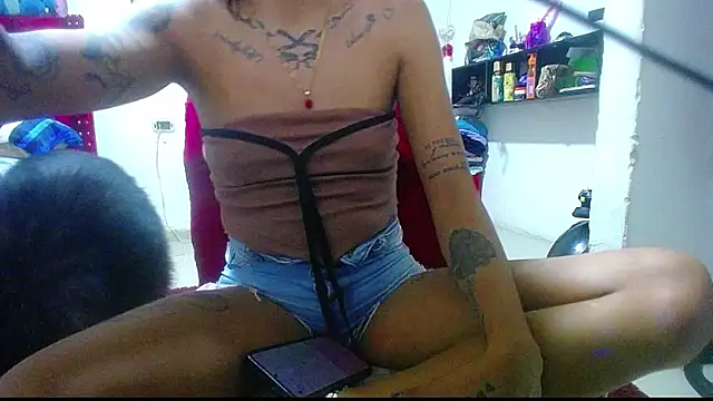 Snapshot of Triogirlhorny_ chatting on October 14, 1:52 am Triogirlhorny online show from October 14, 1:52 am