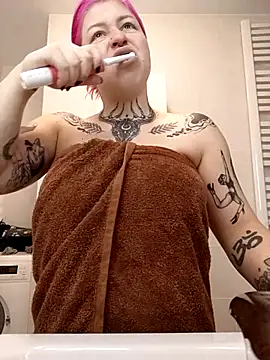 Snapshot of divine_eve chatting on October 5, 1:16 pm divine eve online show from October 5, 1:16 pm