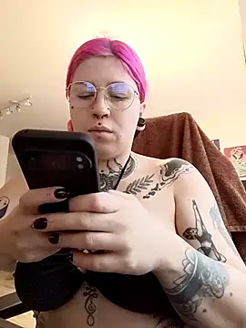 Snapshot of divine_eve chatting on October 10, 1:27 pm divine eve online show from October 10, 1:27 pm