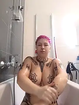 Snapshot of divine_eve chatting on October 3, 2:55 pm divine eve online show from October 3, 2:55 pm