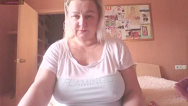 mira robinsonnn online show from April 15, 7:53 am