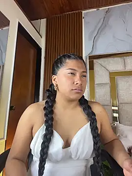 LinnaGardenia online show from February 15, 3:00 pm