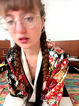 Snapshot of _foxygirl_ chatting on October 5, 9:47 am foxygirl online show from October 5, 9:47 am