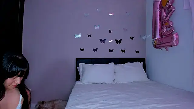 Lauren A online show from February 19, 5:45 pm