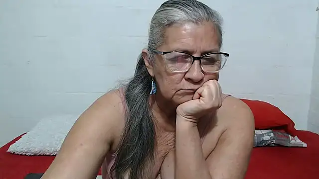 Snapshot of candy_mature_ chatting on October 8, 12:15 am candy mature online show from October 8, 12:15 am