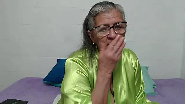 Snapshot of candy_mature_ chatting on October 6, 11:53 pm candy mature online show from October 6, 11:53 pm