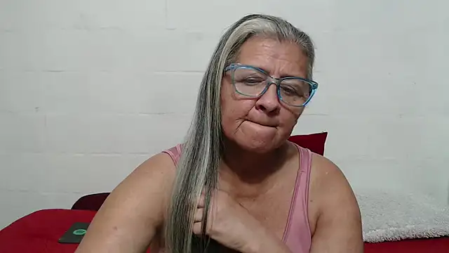 Snapshot of candy_mature_ chatting on October 28, 3:01 am candy mature online show from October 28, 3:01 am