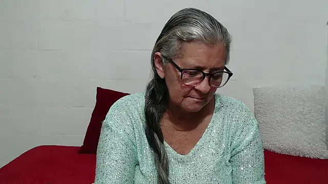 Snapshot of candy_mature_ chatting on October 12, 12:57 am candy mature online show from October 12, 12:57 am