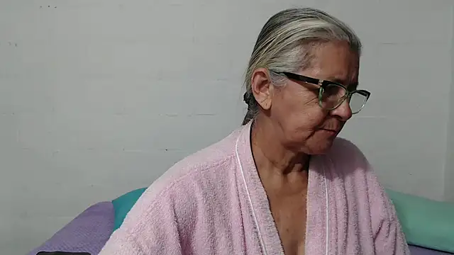 Snapshot of candy_mature_ chatting on September 15, 12:52 am candy mature online show from September 15, 12:52 am