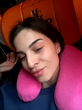 Snapshot of RebecaMur chatting on October 7, 7:24 am RebecaMur online show from October 7, 7:24 am