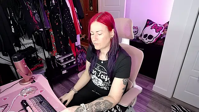 Snapshot of gennyrock chatting on October 15, 12:57 am gennyrock online show from October 15, 12:57 am