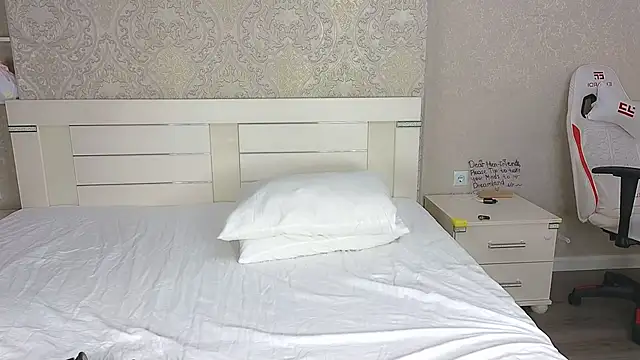 Snapshot of Diana_Moon_ chatting on September 19, 1:15 am Diana Moon online show from September 19, 1:15 am