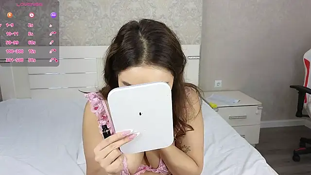 Snapshot of Diana_Moon_ chatting on October 1, 1:43 am Diana Moon online show from October 1, 1:43 am