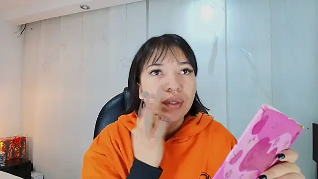 lina bedoya  online show from December 18, 11:37 am