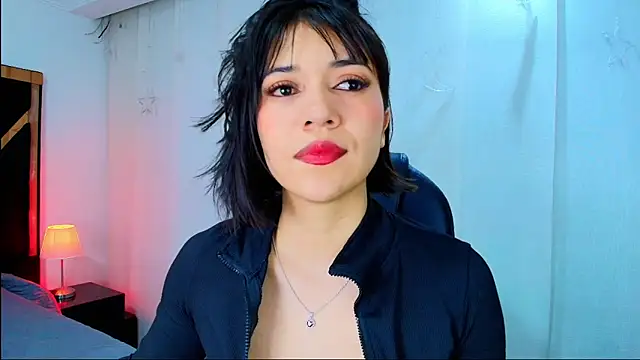 lina bedoya  online show from April 13, 11:33 am