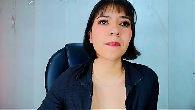 lina bedoya  online show from April 4, 11:31 am