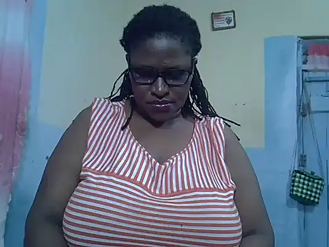 Snapshot of sexy_bigboobss chatting on October 24, 5:20 pm sexy bigboobss online show from October 24, 5:20 pm