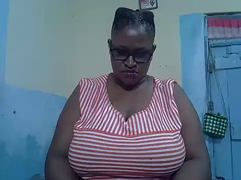 Snapshot of sexy_bigboobss chatting on October 8, 7:24 am sexy bigboobss online show from October 8, 7:24 am